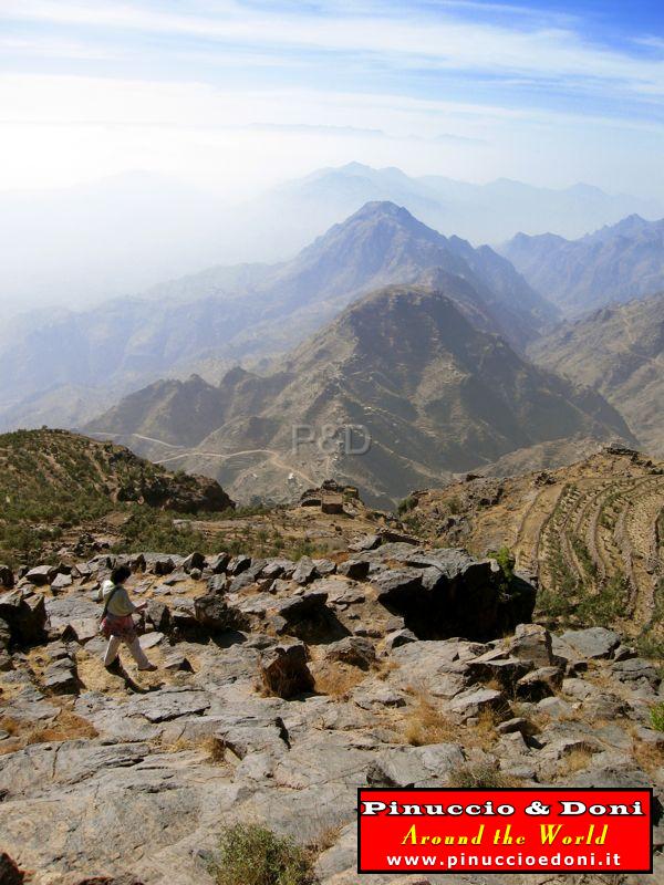 Yemen - From Shahara to valley - 16.jpg